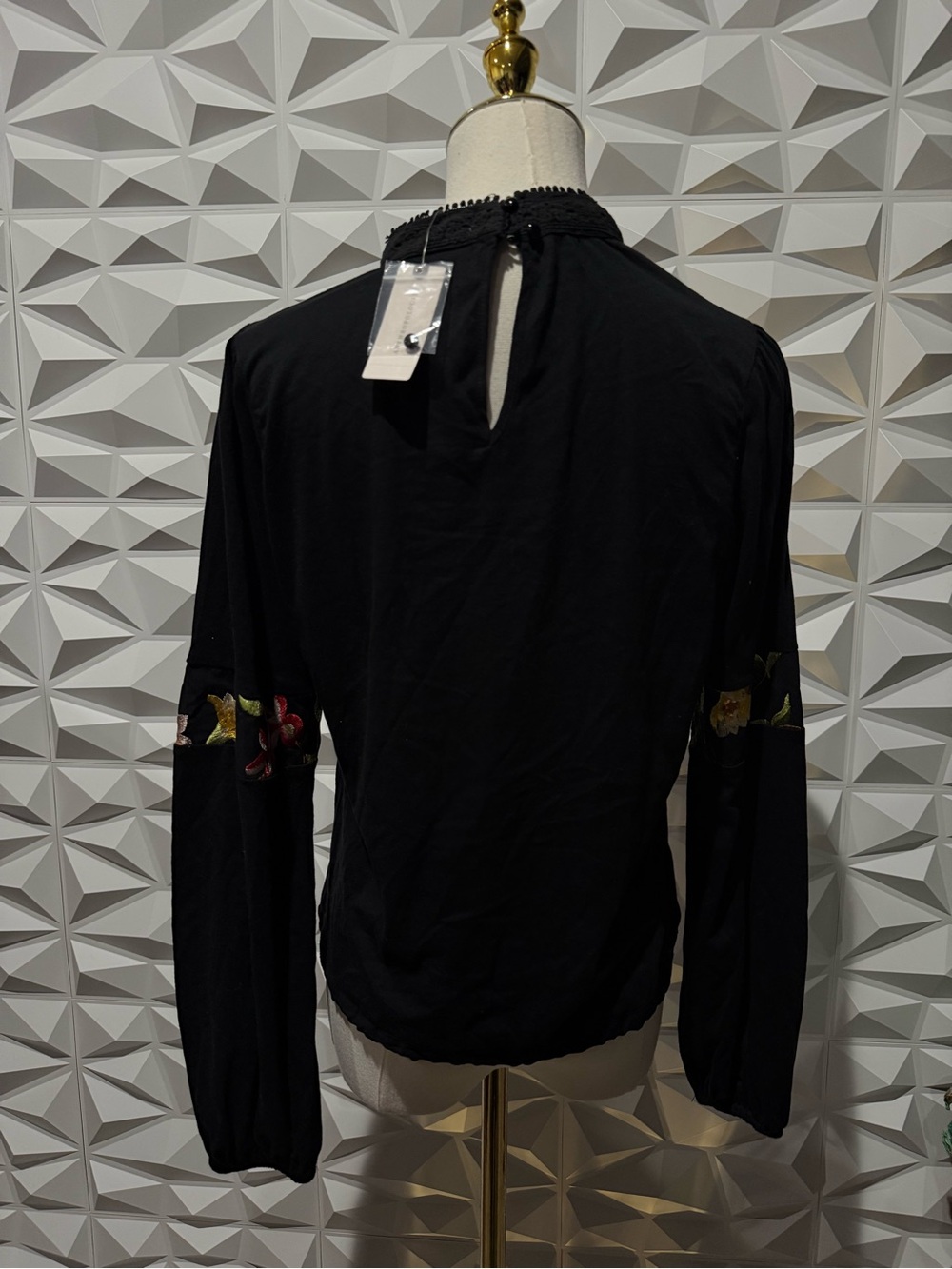 Anthropologie NWT Tiny Embroidered Floral Knit Blouse Sz XS - Picture 7 of 8